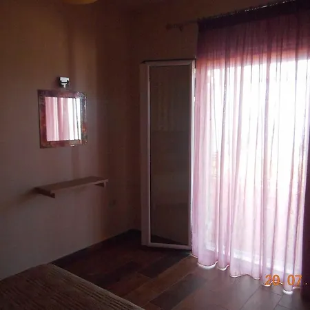 Regina Simotata Sissia * Λουρδάτα