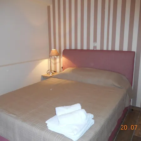 Regina Simotata Sissia *