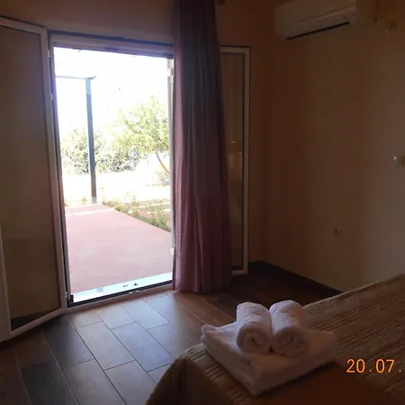 Regina Simotata Sissia *