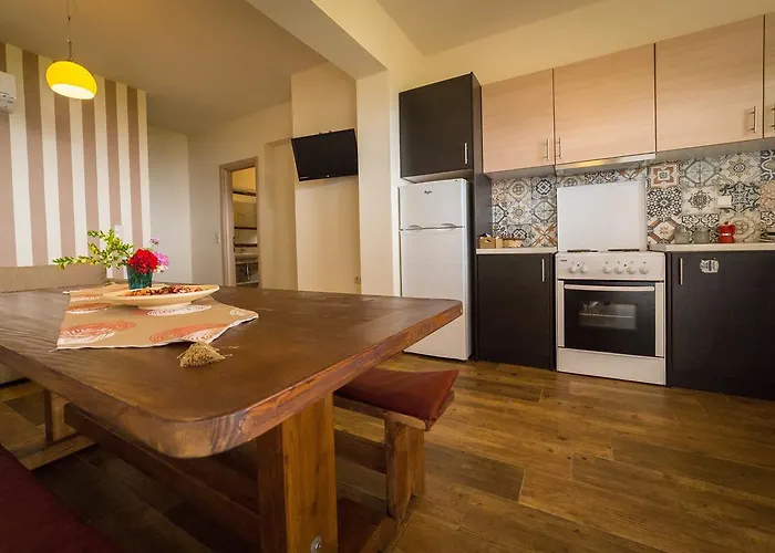 Regina Simotata Sissia Λουρδάτα